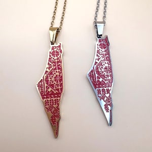 Förgyllt halsband med hänge och karta över Palestina med motiv