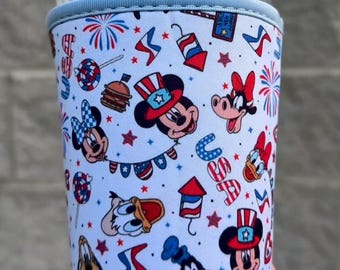 ディズニー独立記念日コーヒーカップスリーブ｜愛国的なテーマパークアイスコーヒークーラー｜カスタムディズニーカップスリーブ｜コーヒーアクセサリー