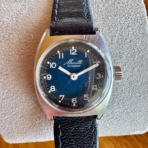 vintage Musette cadran bleu montre femme fabrication suisse remontage manuel 23 mm