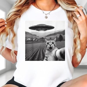Cat Selfie With Alien UFO Shirt, Funny Cat Shirt, UFO Cat Shirt, Cat Selfie Shirt, Aliens With Cat Selfie Shirt, Cat Alien Spaceship Shirt
