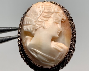 Italian Cameo Carved Shell Pendant Brooch