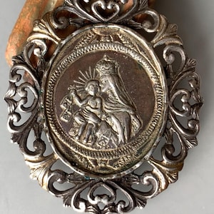 Holy Mother Baby Jesús Sacred Heart Scrollwork Pendant