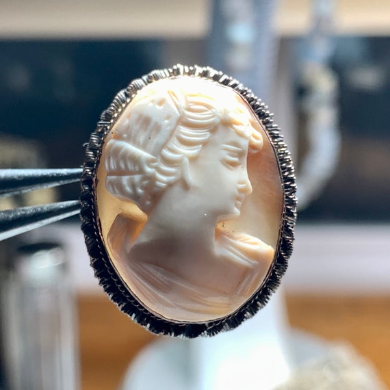 Italian Cameo Carved Shell Pendant Brooch - image 9