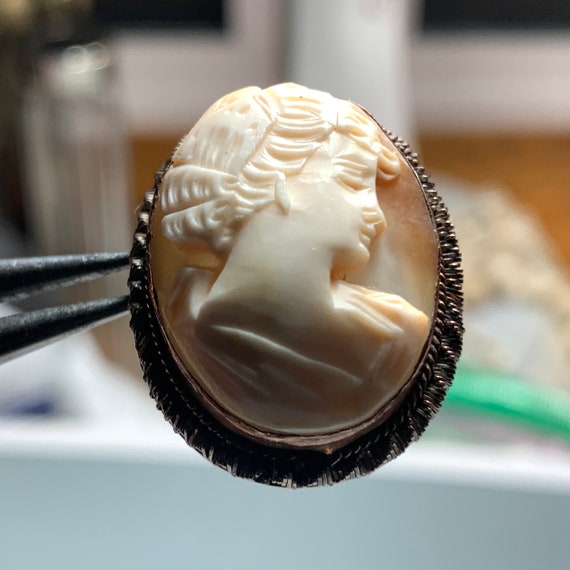 Italian Cameo Carved Shell Pendant Brooch - image 8