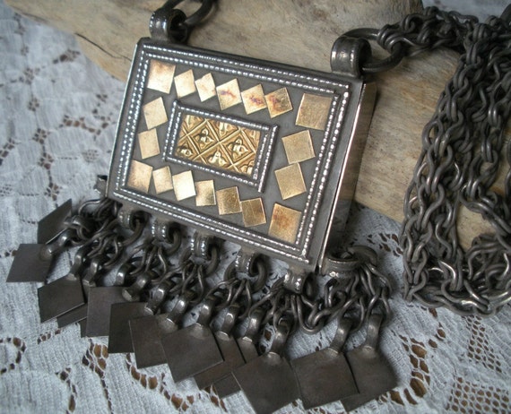 Antique Silver Koran Box Necklace Oman - image 3