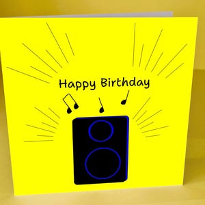 Haut-parleur explosif - Joyeux anniversaire - Fond jaune - Imprimez à la maison sur une carte A4 (pliée en deux) ou 13,5 cm x 13,5 cm (découpée) ou envoyez-la à l'imprimante
