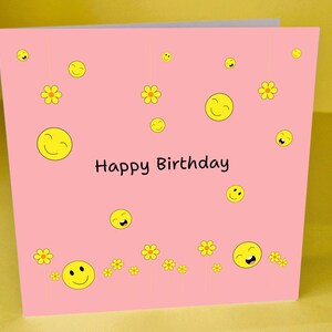 Biglietto di auguri di buon compleanno con faccina sorridente: stampa a casa su cartoncino A4 (e piega a metà) o 13,5 cm x 13,5 cm (e ritaglia) o invialo alla stampante