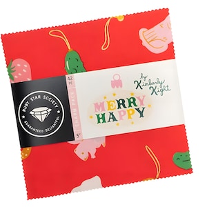 Peut inclure: Un ensemble de carrés de tissu rouges de 12,7 cm, avec un motif festif d'illustrations fantaisistes. Le tissu est enveloppé d'une étiquette qui dit "Merry Happy" et "Ruby Star Society". Le paquet contient 42 pièces.