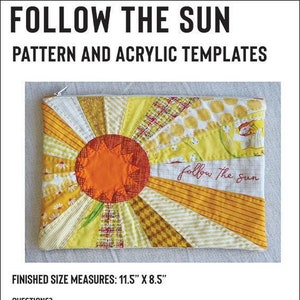 Peut inclure: Un patron de couture et des gabarits en acrylique pour une pochette zippée matelassée avec un motif soleil. La pochette est jaune, orange et blanche avec le texte "Follow The Sun" brodé dessus. La taille finie est de 29,2 cm sur 21,6 cm.