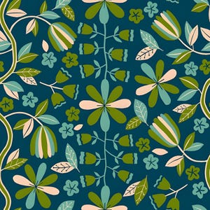 Pode incluir: Um padrão contínuo com um fundo azul-petróleo escuro apresentando elementos botânicos repetidos, incluindo flores, folhas e caules em tons de rosa pálido, verde-oliva e azul-claro, dispostos em um layout vertical e ramificado.