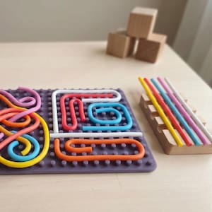 Tablero de silicona con forma de oruga, juguete sensorial Montessori, desarrollo de la motricidad fina para niños pequeños, juego sin pantallas.