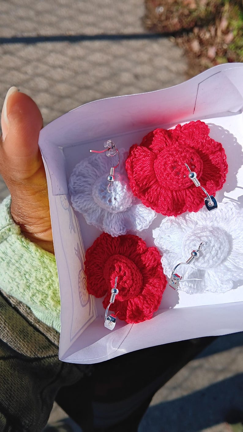 Crochet Mini Bucket Hat Earrings: Amigurumi Jewelry DIY Video (PDF Pattern image 4