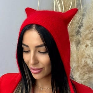 Handstickad mohairhatt med kattöron: Kattmössa i ull, vintermössa i ull