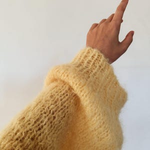 A stylish vanilla color cardigan, emphasizing comfort and elegance.