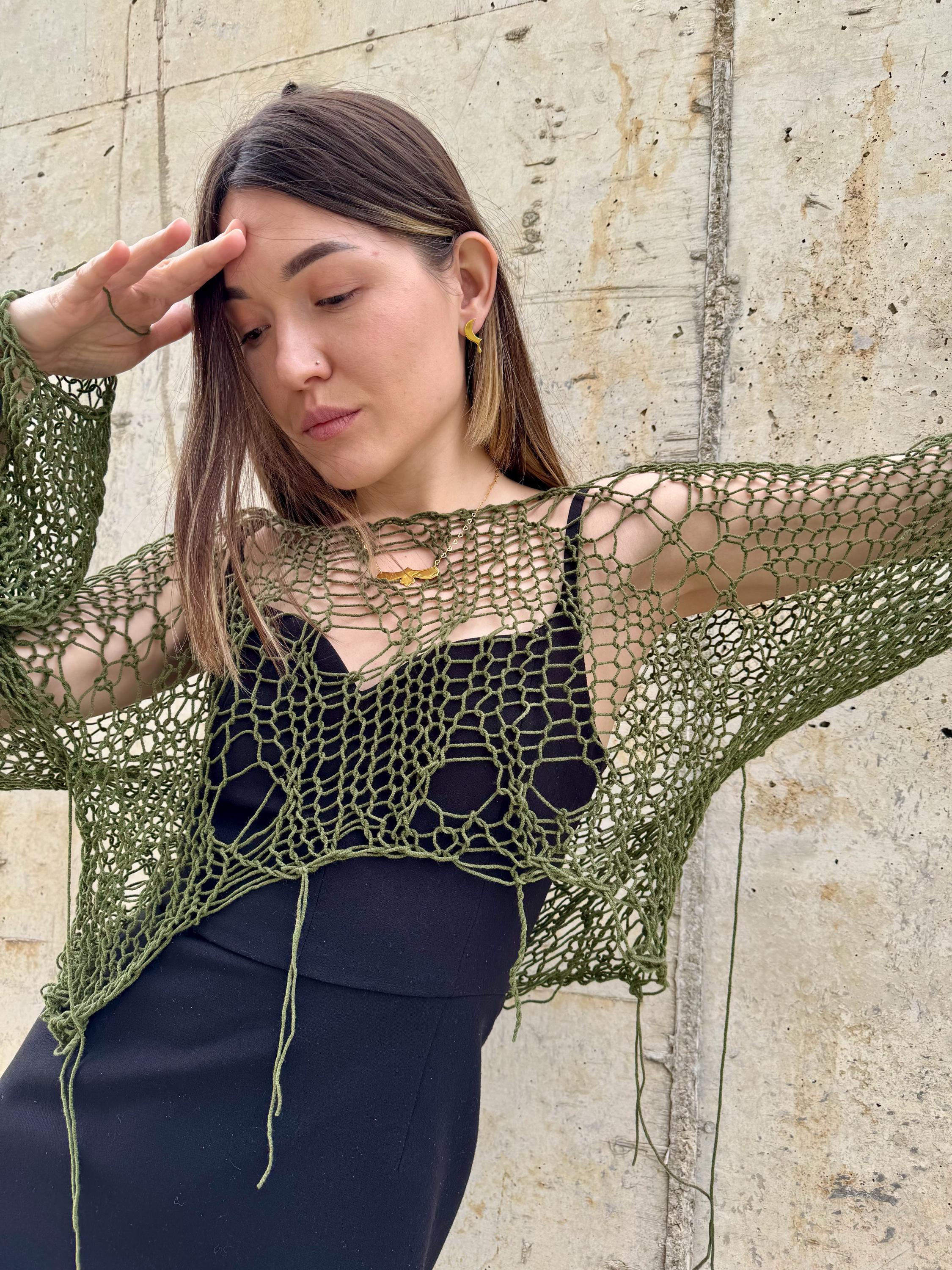 DESIGN - Top manches longues en résille à strass thermocollés