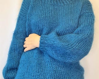 Handgestrickter Mohair-Pullover: Übergroßer, kuscheliger Pullover