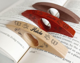 Personalized Wood Thumb Page Holder, Birth Month Flower, Custom Name Bookmark, Reading Ring, Gift for Book Lovers