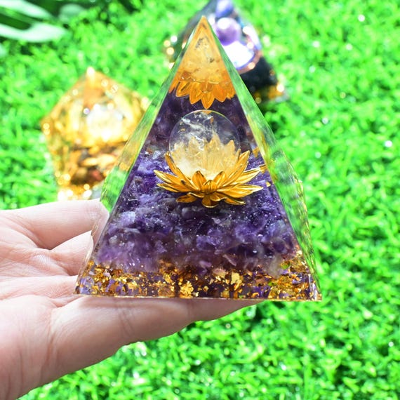 Amethyst Orgone Pyramid Healing Crystals Orgonite Pyramid Flower of Life Positive Energy Spiritual Reiki Gemstone Pyramid 6cm