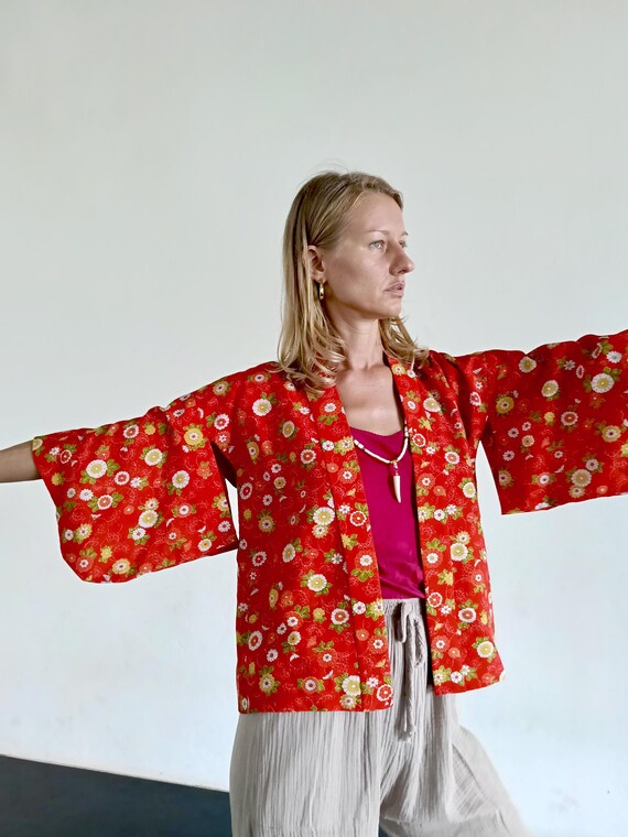 Vintage 1970s Red Japanese Kimono Traditional Girls Children's Kimono Boho Floral Print Kimono Jacket Short Haori Jacket  Kimono XS Women's
