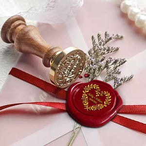 Sello de lacre con forma de corona de corazón personalizado: sello de boda personalizado con nombre y fecha, sello de invitación romántica, sello de amor