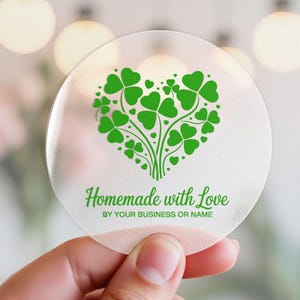 "Custom St. Patrick's Day ""Homemade with Love"" Aufkleber, durchsichtige Kleeblatt-Herzetiketten, personalisierter Name für Leckereien."
