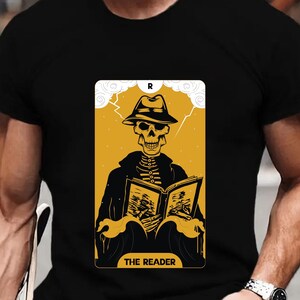 The Reader Tarot Card Print T-shirt, Skeleton Noir Art t shirt, Occult Wall Decor tshirt, Dark Academia Poster tshirt, Unisex gift tee top