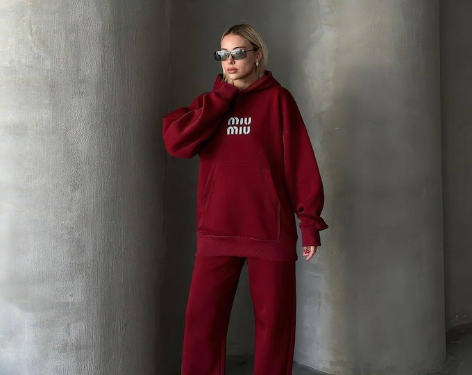 Featured listing image: Comfortable Triple-Knit Tracksuit with Hoodie and Pants – Stylish, Practical, and Perfect for Everyday Wear or Casual Outings