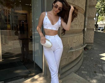 Chic Women’s Suit Set – Elegant Two Piece Outfit – Stylish Blazer and Pants – Formal or Casual Look – Fashionable Statement Piece