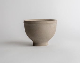 Footed Concrete Planter - Minimalist Handmade Concrete Pot with Leg - Scandinavian Indoor Planter - Japandi Planter - Design 4