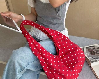水玉模様のショルダーバッグ – かわいいソフトホーボーバッグ