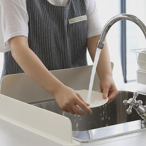 Silicone Sink Splash Guard, Kitchen Sink Water Barrier, No Splash Dishwashing Shield, Countertop Water Blocker, 3 Sizes