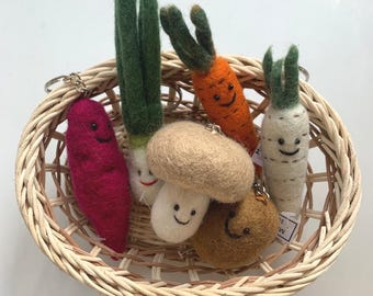 Llaveros de verduras de fieltro: brócoli, maíz, guisantes y más
