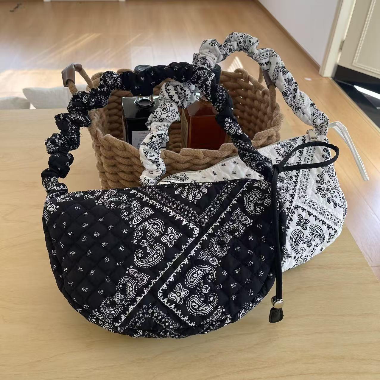 Bandana Quilted Shoulder Bag, Scrunch Strap Crossbody Purse, Y2K