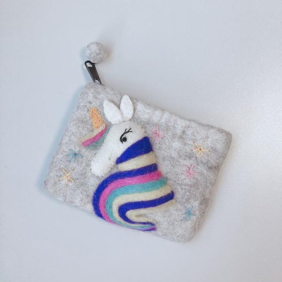 Portamonete unicorno sorridente in feltro di lana fatto a mano