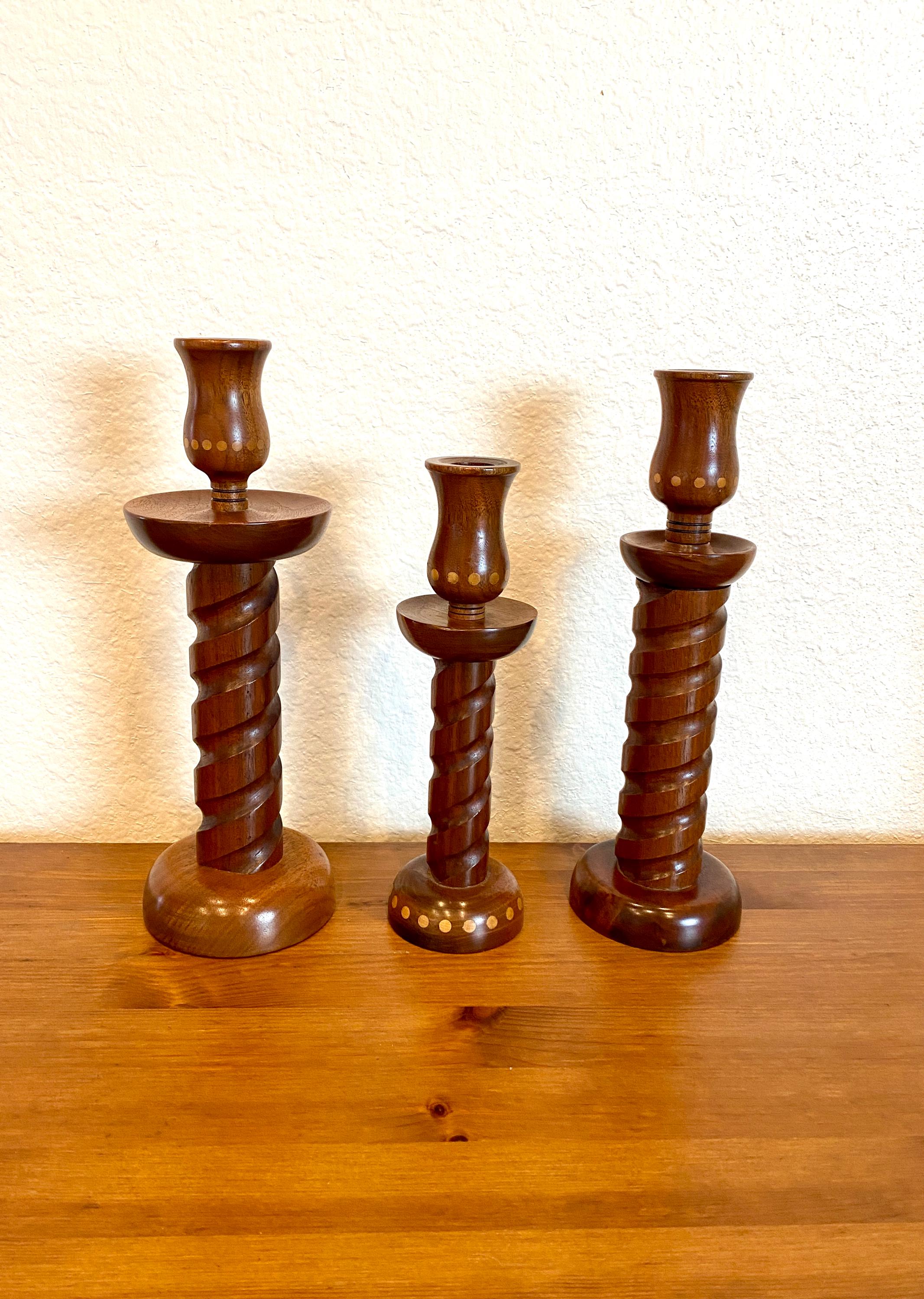 Ensemble de 4 bougeoirs en bois Début 20ème - Marchand d'Oublis