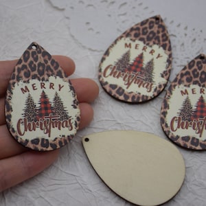 メリークリスマス パインツリー チェック柄プリント 木製ティアドロップイヤリング ブランク、レーザーカットアウト木製ペンダント、ペイントドロップダングルイヤリング、ジュエリー用品