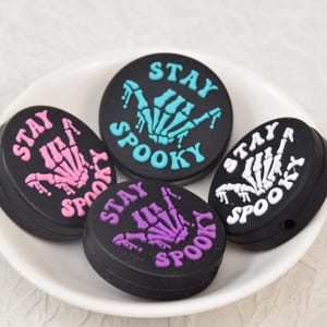 Contas de silicone para Halloween com mão de esqueleto assustadora, contas com foco em caveira, contas soltas para caneta faça você mesmo, contas para presentes com foco, contas de cordão, contas para atacado