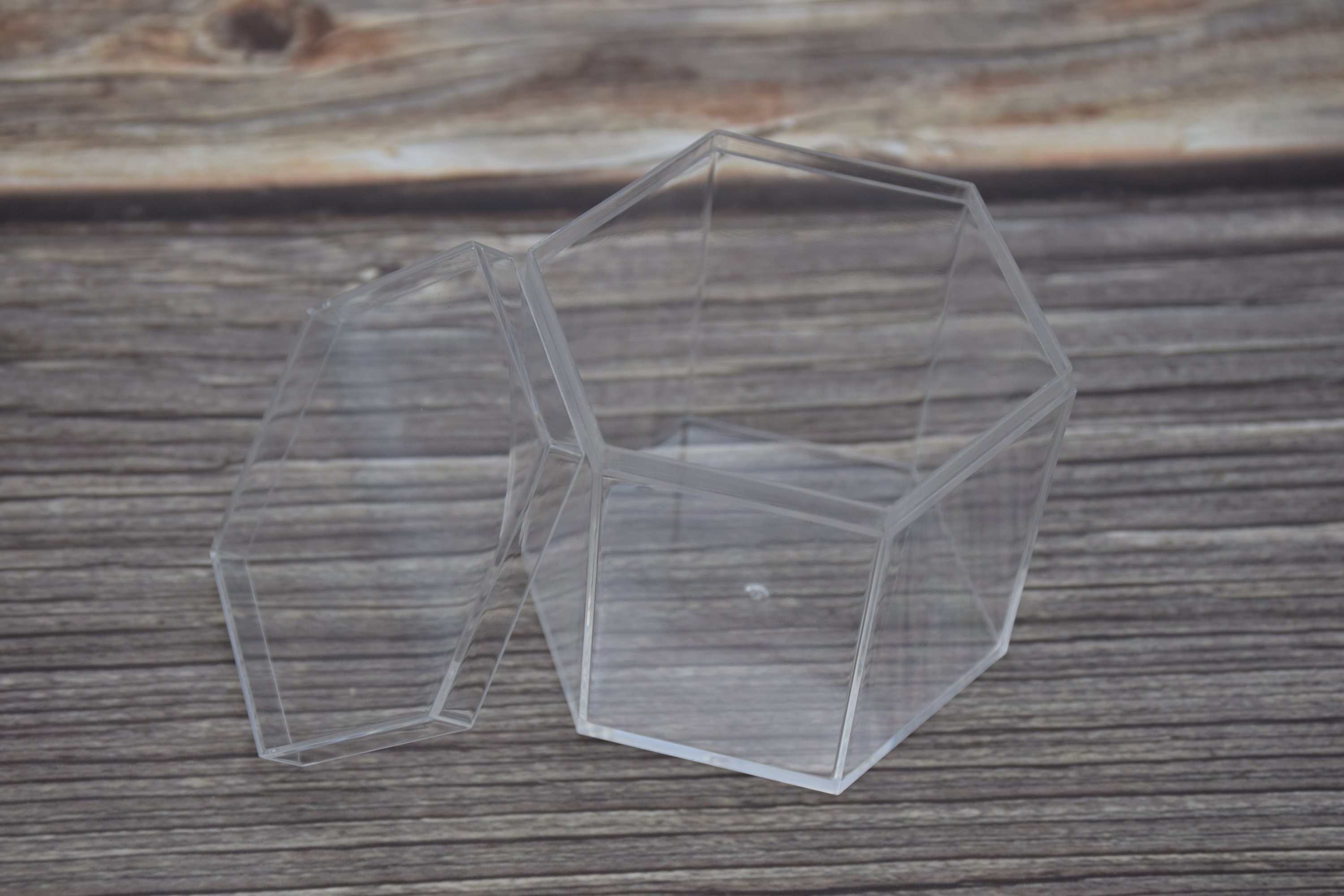 2PCS 65mmx60mmx55mm 六角形透明プラスチックボックス、蓋付きボックス