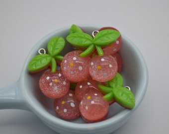 10 cabujones de cereza de resina/plástico, adorno para árbol de Navidad, decoración para fiestas, decoración del hogar, adorables dijes de frutas Kawaii Decoden, 27 mm x 26 mm