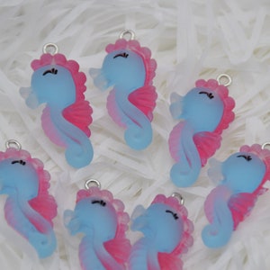 6 Resin/Plastic Seahorse Cabochons,Christmas Tree Ornament,Party Decoration,Kawaii Decoden Cute Hippocampus Ocean Life Charms,33mmx16mm