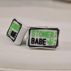 Perline in silicone a forma di foglia di marijuana Stoner Babe, perline fai da te per penna Focus, perline sciolte, ciondoli regalo, accessori per gioielli, materiali artigianali, perline per cordino