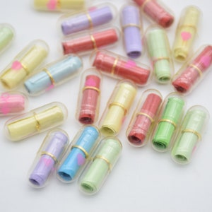 100 cabujones transparentes con forma de corazón para cápsulas de pastillas, con mensaje en blanco, para álbumes de recortes, para crear tarros de deseos, 21 mm x 6 mm