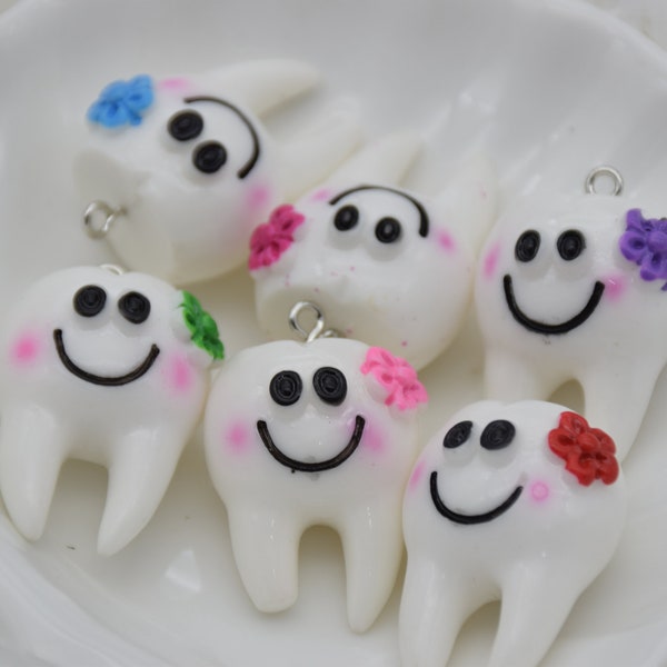 8 Resin/Plastic False Fake Teeth Cabochons,Christmas Tree Ornament,Party Decor,House Decoration,Kawaii Decoden Cute Charms,33mmx22mm