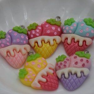 10 Resin/Plastic Strawberry Ice Cream Cone Cabochons,Christmas Tree Ornament,Dessert Cabochons Charms,Kawaii Decoden Cute Charms,33mmx24mm
