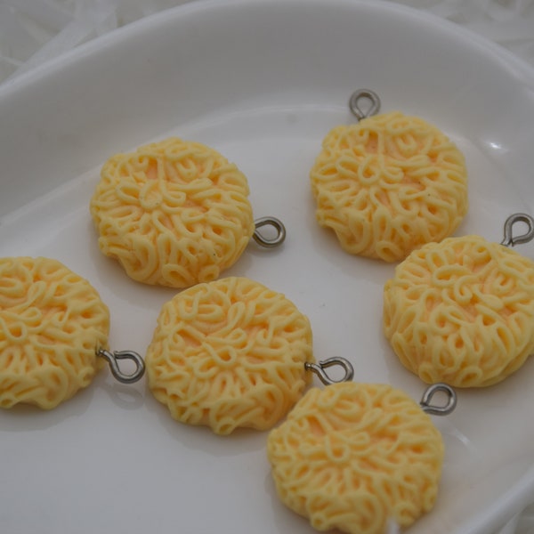 12 Résine / Plastique Nouilles Instantanées Ramen Cabochons, Ornement de Sapin de Noël, Charmes alimentaires, Décodage Kawaii Charmes mignons Gourmands, 24mmx20mm