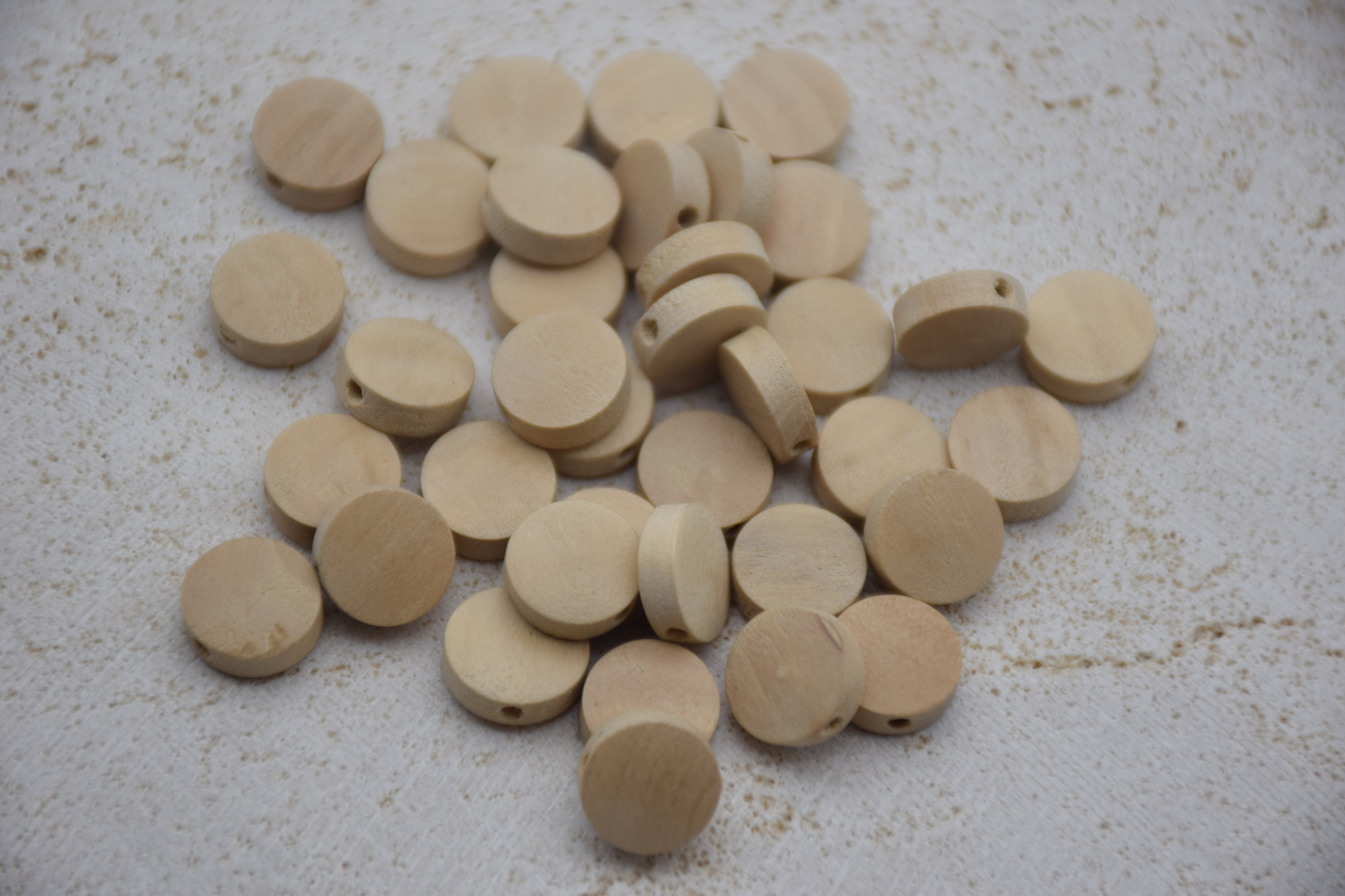 10mm Round Wooden Beads Charms,DIY Flat Wooden Disc Circle,Natural Unfinished Plain Wooden Pendants,Wood Earring Bead DIY Jewelry Findings