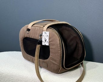 Sac de transport élégant pour animal de compagnie avec fond ferme et filet pour une bonne aération