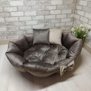 Luxurious pet bed made of furniture velour,Cozy Pet Bed,Medium Pet Sofa,Round & Durable pet, Bed - Gift for Dog Lovers