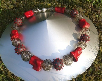 Halskette "SMOKEY CORAL" - handgefertigte Lampwork Perlen, Koralle, Sterling Silber - Unikat!