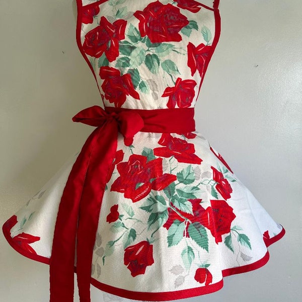 Red Roses Vintage 1950s Wilendur Tablecloth Circle Skirt Apron Women's Retro Apron